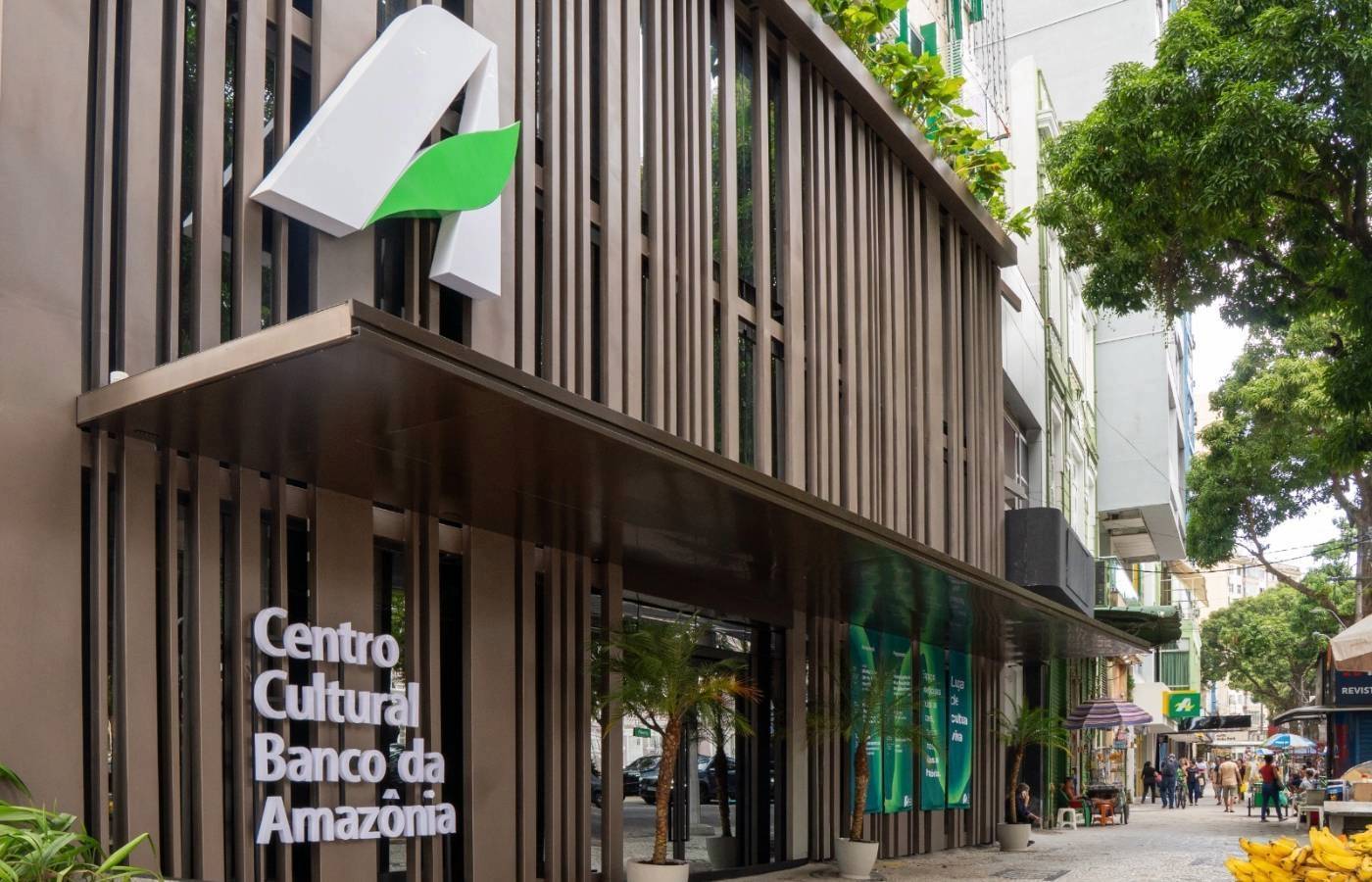 Centro Cultural Banco da Amazônia exibe exposição de Hiromi Nagakura com curadoria de Ailton Krenak, em Belém (PA)